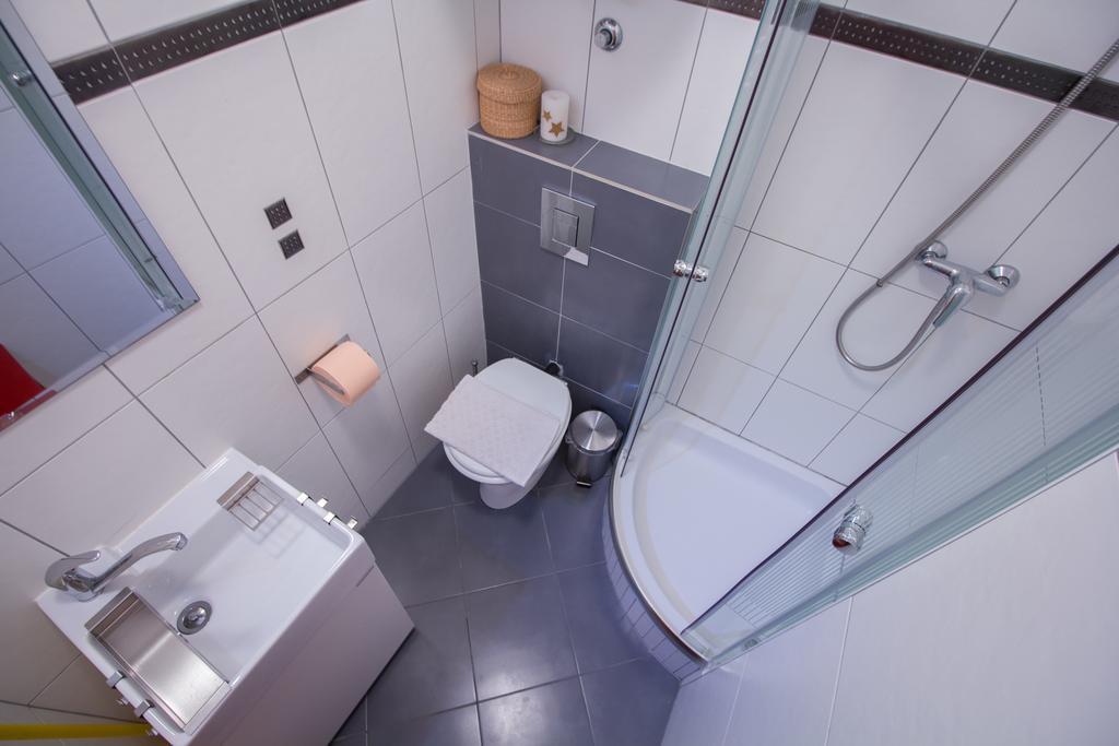 Apartments Petrinic Crnogaj Baska  Bagian luar foto