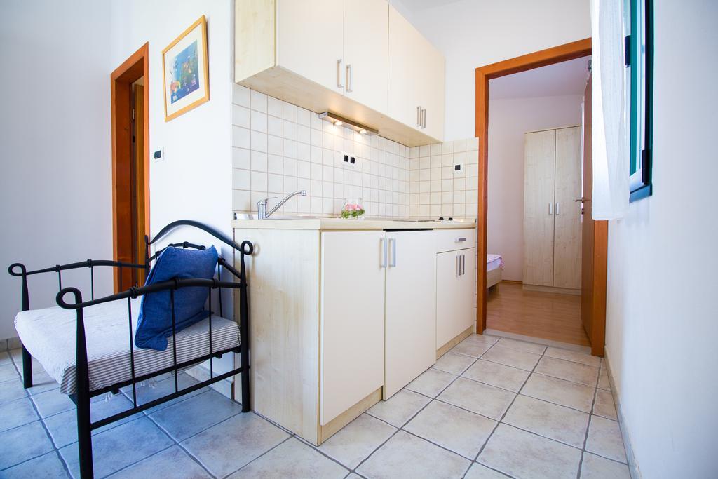 Apartments Petrinic Crnogaj Baska  Bagian luar foto