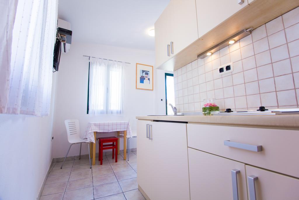 Apartments Petrinic Crnogaj Baska  Bagian luar foto